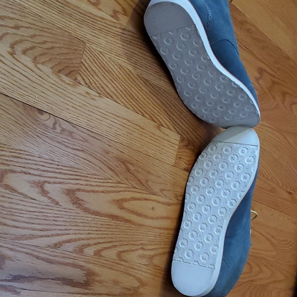 Boots - Picture 2 of 4